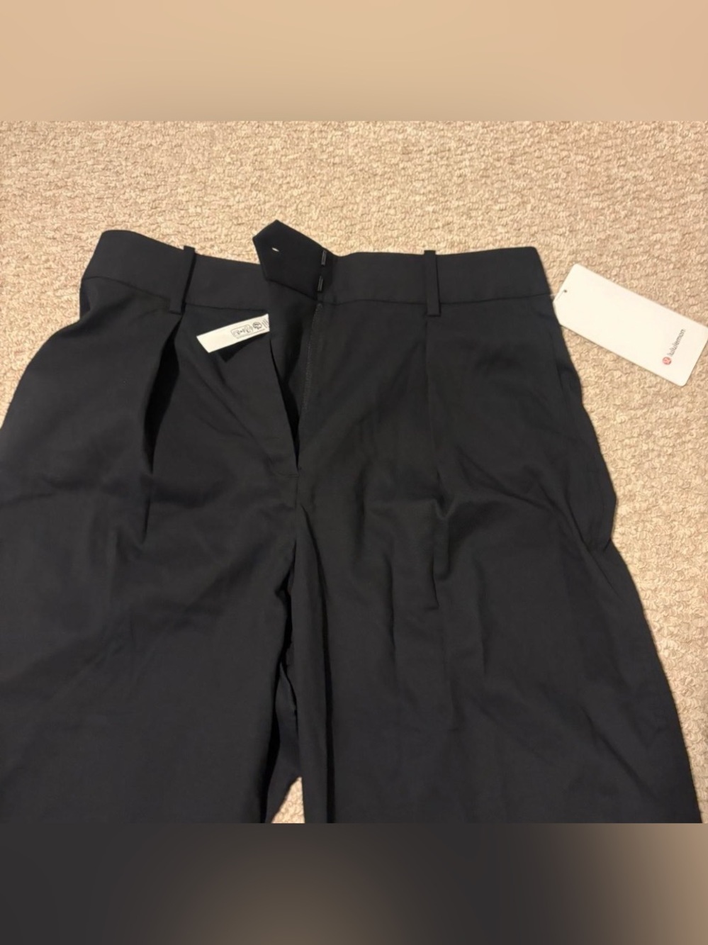 Lululemon Pleat Front High Rise Trouser *regular size 8 in Black